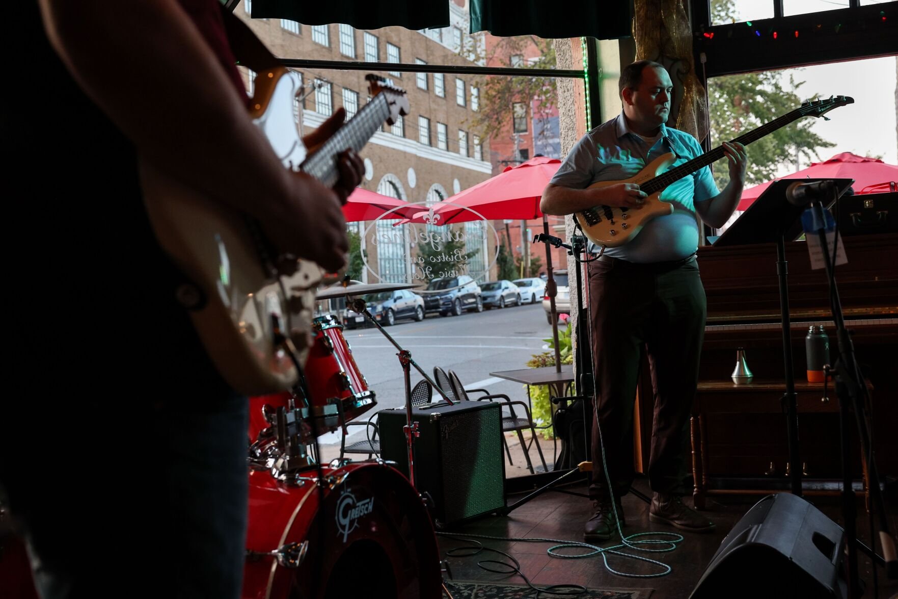 Music venues that showcase live, local music